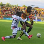 Fortaleza solo logró una opción de gol, por parte de Emilio Aristizábal que no logró concretar frente al arco del uruguayo Salvador Ichazo. Por su parte, el equipo "matecaña" tuvo dos oportunidades que logró controlar el portero Jordan García - Foto: Ronald Cano