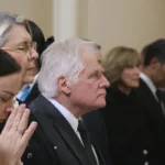 La vida de Uribe Londoño ha estado afectada por tragedias: su esposa, la periodista Diana Turbay, fue asesinada en 1991 durante un intento de rescate, y ahora enfrenta el asesinato de su hijo Miguel, ocurrido en medio del clima de violencia política - Foto: Mauricio Vanegas