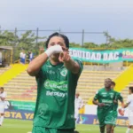 En el minuto 33,  el exjugador de Atlético Nacional, Kevin Parra anotó el primero para La Equidad - Foto: Ronald Cano