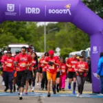 Un total de 2.278 personas aceptaron el reto de subir los 1.605 escalones del sendero de Monserrate, completando los 2.4 kilómetros de recorrido hasta llegar a la cima del cerro, donde fueron recibidos con medallas y un gran ambiente - Foto: IDRD