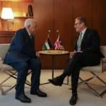 Mahmoud Abbas, presidente de la autoridad palestina es uno de los funcionarios sin acceso a Estados Unidos. Ya se ha reunido con Keir Starmer, primer ministro británico que ha insinuado reconocer al estado palestino - Foto: Gobierno de Reino Unido