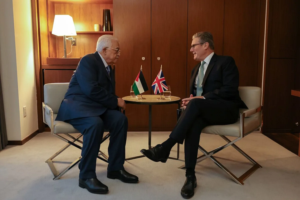 Mahmoud Abbas, presidente de la autoridad palestina es uno de los funcionarios sin acceso a Estados Unidos. Ya se ha reunido con Keir Starmer, primer ministro británico que ha insinuado reconocer al estado palestino - Foto: Gobierno de Reino Unido