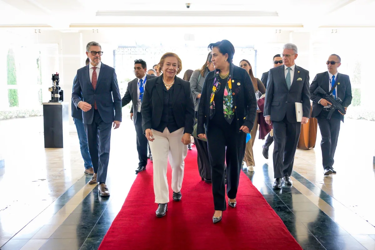 Las ministras dialogaron sobre asuntos multilaterales relacionados con la realización del Consejo Andino de Ministros de Relaciones Exteriores – CAMRE en el que se coordinará el traspaso de la presidencia pro tempore de la Comunidad Andina – CAN, de Colombia a Ecuador - Foto: Cancillería
