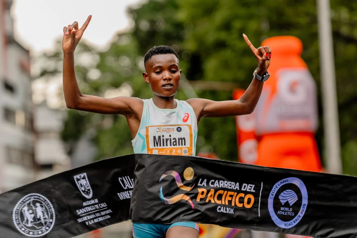 Al final Chebet ganó con un tiempo de récord para la prueba de 30 minutos, 59 segundos y 03 centésimas, seguida por Chelangat (31:28:79) y Kwamboka (32:32:67). La mejor colombiana fue Laura Espinosa, 33:46:89 - Foto: Carrera 10K del Pacífico