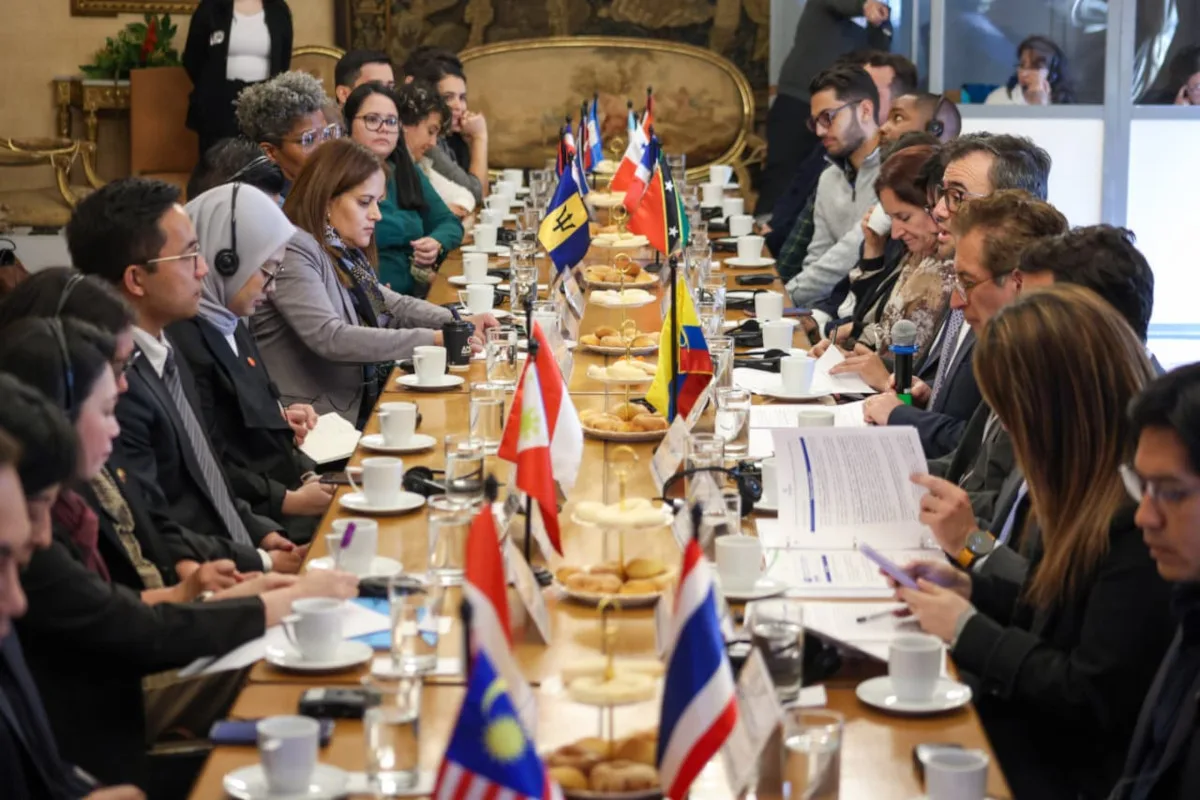 En su III Versión, el Curso representa un hito logrando la participación de delegaciones técnicas de 5 países asiáticos -Filipinas, Indonesia, Malasia, Tailandia y Vietnam- y 11 países caribeños -Barbados, Belice, Costa Rica, Cuba, El Salvador, Guatemala, Honduras, Panamá, República Dominicana, San Cristóbal y Nieves y; Trinidad y Tobago- y 4 técnicos de la ASEAN y AEC - Foto: Cancillería