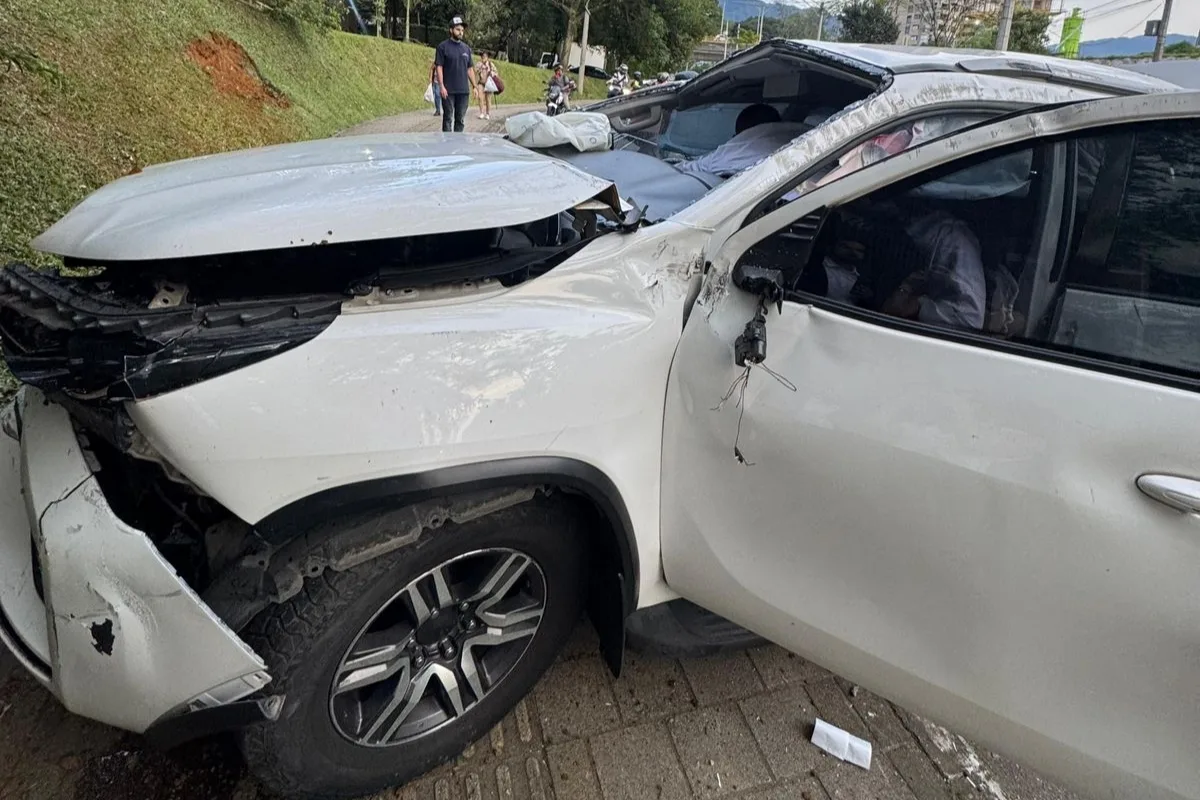 Accidente en caravana del precandidato Daniel Palacios deja nueve heridos en Medellín - Foto: Equipo de Prensa Daniel Palacios