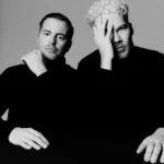El dúo, formado por Paul Armand-Delille y Alexandre Grynszpan, se ha forjado un nombre en la escena musical internacional con una identidad sonora y visual distintiva - Foto: Amit Israeli