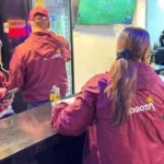 Estas acciones no solo evitan que productos en mal estado lleguen a los consumidores, con riesgo de causar intoxicaciones y daños graves a la salud, sino que también contribuyen a que los establecimientos nocturnos sean más seguros para los ciudadanos - Foto: Secretaría de Seguridad