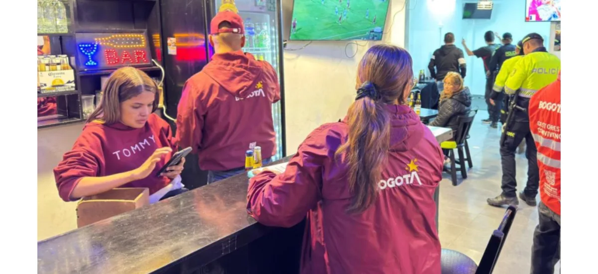 Estas acciones no solo evitan que productos en mal estado lleguen a los consumidores, con riesgo de causar intoxicaciones y daños graves a la salud, sino que también contribuyen a que los establecimientos nocturnos sean más seguros para los ciudadanos - Foto: Secretaría de Seguridad
