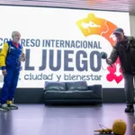 Durante toda la jornada, conferencistas de países como China, Brasil, México, Argentina y Canadá, junto a especialistas colombianos, abordaron temas clave como el juego y la educación, la articulación entre deporte y ocio, el bienestar físico y mental, la economía del juego, la cultura, la construcción de paz y la innovación tecnológica en entornos lúdicos - Foto: IDRD