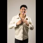 Nacido en Bucaramanga, pero con el alma puesta en los sonidos de la caja, la guacharaca y el acordeón, Cristian hereda la pasión musical de sus abuelos y la transforma en un proyecto que respeta la historia, pero no teme al cambio. Su objetivo: reinventar el vallenato sin desvirtuar su esencia - Foto: Cristian Ahumada