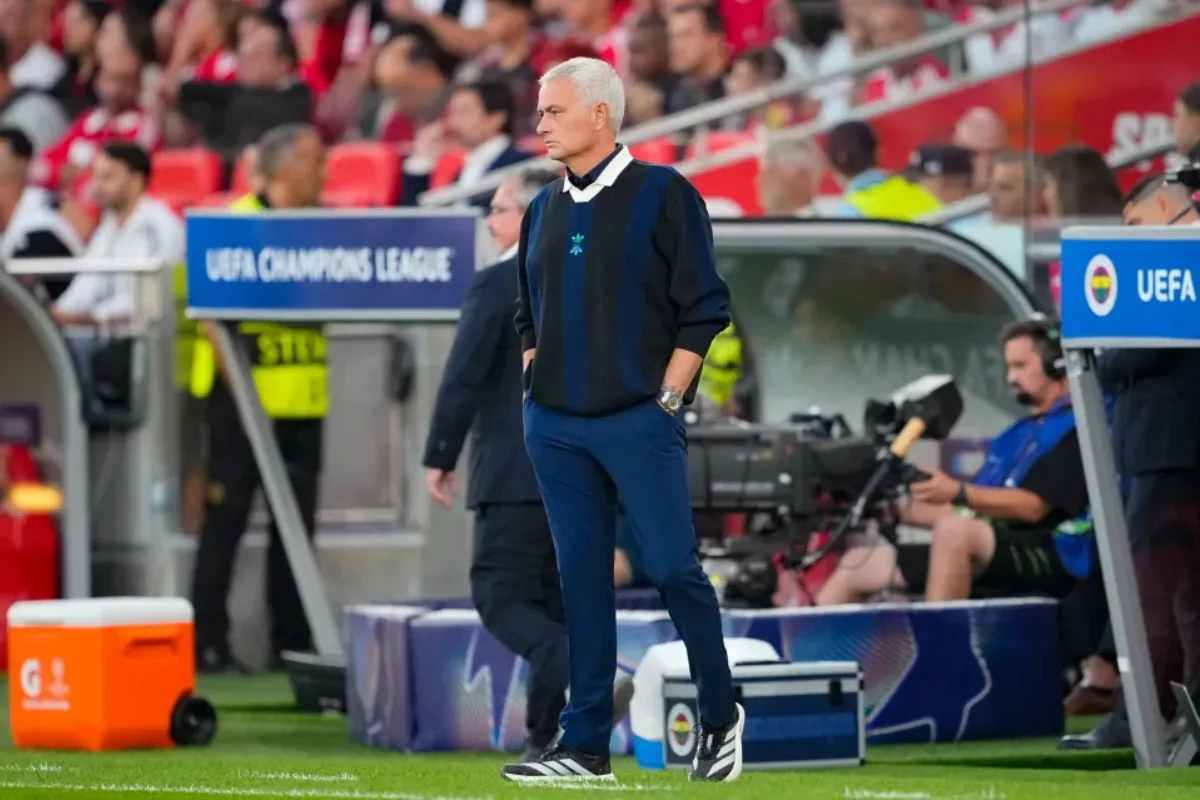 Fenerbahce despide a José Mourinho tras eliminación en Champions; críticas al colombiano Jhon Durán marcaron su salida - Foto: @Fenerbahce