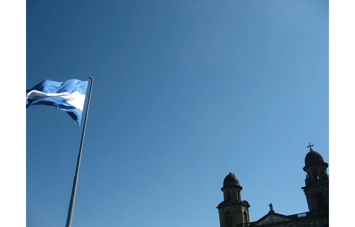 Nicaragua justificó su decisión invocando que toda persona tiene derecho a buscar y recibir asilo si enfrenta persecución política o delitos comunes conexos, y que no debe ser deportada a un país donde su vida o libertad estén en riesgo - Foto: Rezendi