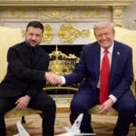 El ambiente de diálogo fue más conciliador que en encuentros anteriores. Zelenskyy reemplazó su uniforme militar por un traje formal por solicitud de Trump, suavizando el tono diplomático - Foto: X/@whitehouse