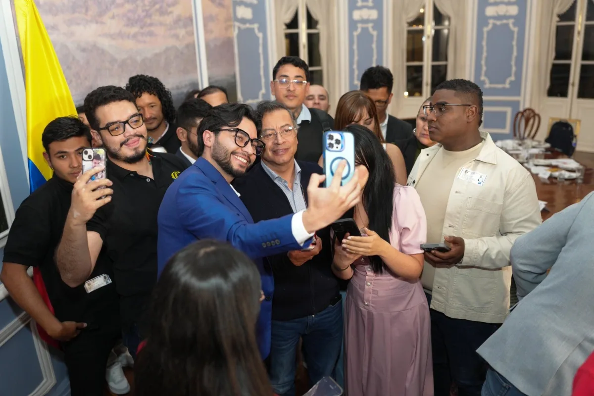 Presidente Gustavo Petro se reunió con influenciadores en Casa de Nariño mientras crecen críticas por estrategia de comunicación oficial - Foto: @infopresidencia
