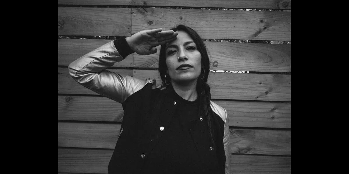 Por su parte, Ana Tijoux, una de las artistas más influyentes de la música latinoamericana, llega desde Chile con una trayectoria que combina activismo, poesía y arte. Reconocida por su paso en Makiza y por su carrera como solista, ha sido nominada en múltiples ocasiones al Grammy y ha colaborado con figuras como Wyclef Jean y Alicia Keys - Foto: X/@anatijoux