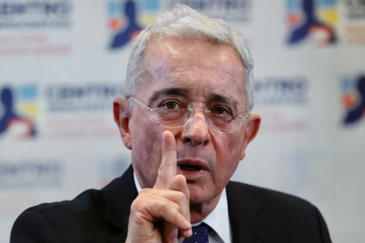 Tribunal de Bogotá niega libertad provisional a Álvaro Uribe y mantiene prisión domiciliaria - Foto: Redes sociales