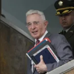 Tribunal de Bogotá deja en libertad a Álvaro Uribe mientras se resuelve su condena en segunda instancia - Foto: Redes Sociales