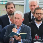 Álvaro Uribe Vélez renuncia a la prescripción en su proceso por soborno y fraude procesal - Foto: Doomo Editorial / Ronald Cano