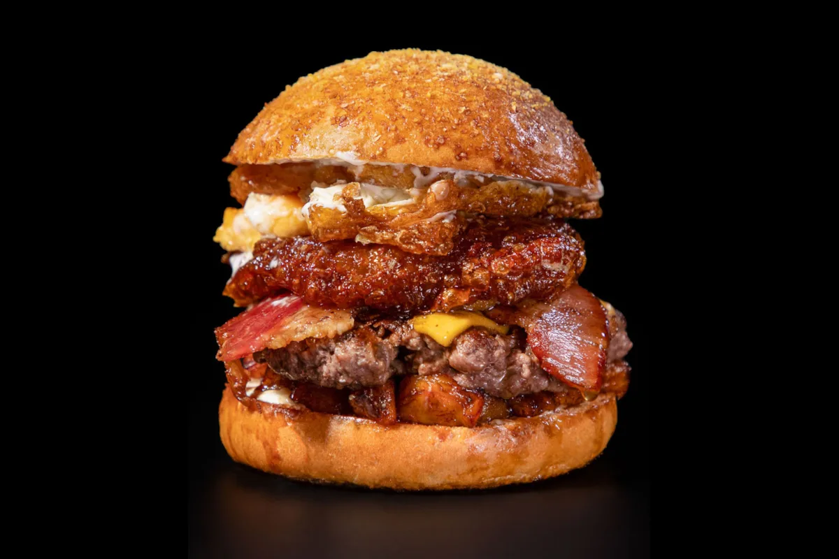 Durante esta semana, los asistentes podrán disfrutar de hamburguesas a 20.000 pesos, con horarios de atención desde las 12 del día hasta las 10 de la noche, y al cierre del festival se premiará la mejor hamburguesa - Foto: Zipa Burger Fest 2025