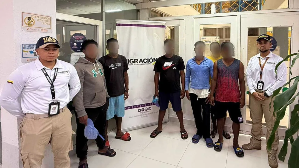 Durante la diligencia, Migración Colombia aplicó procedimientos técnicos de identificación que incluyeron enrolamiento biométrico, la creación de la respectiva Historia de Extranjero (HE) y la expedición de tarjetas decadactilares - Foto: Migración Colombia