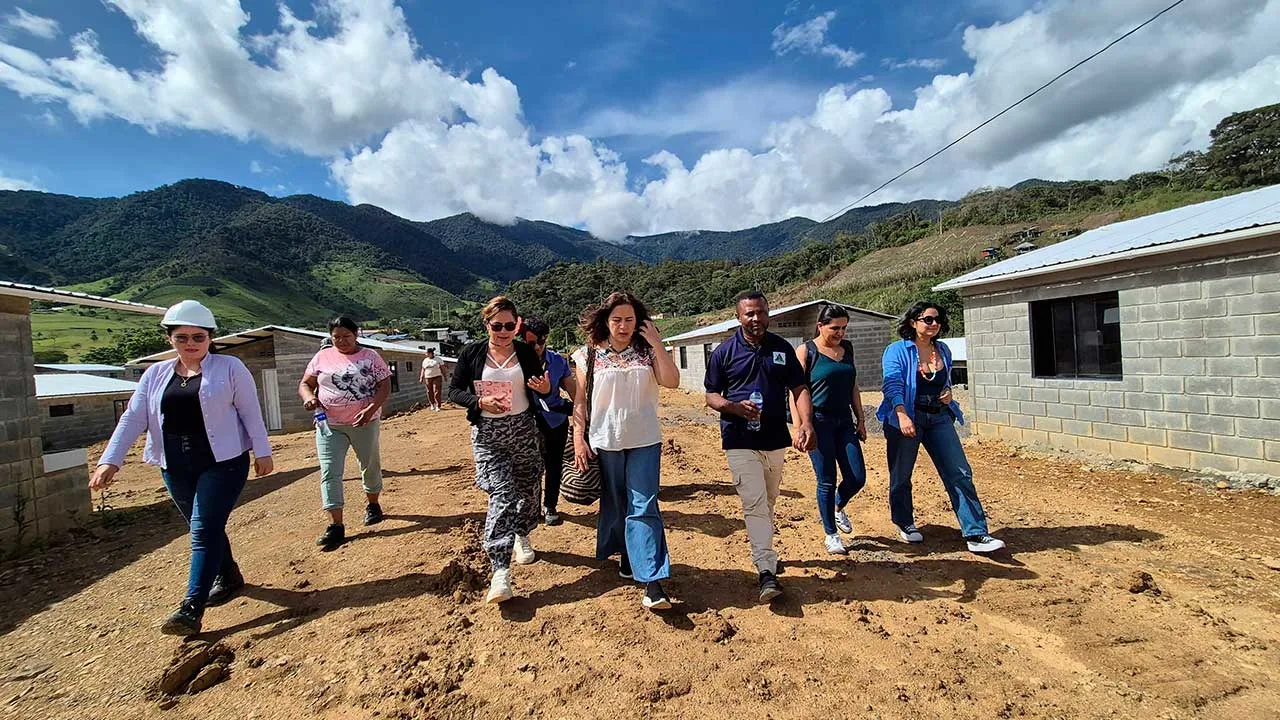 Las viviendas cuentan con dos habitaciones, cocina, baño y una sala iluminada, con dimensiones adecuadas para garantizar una vida familiar digna y segura en los firmantes de paz - Foto: Agencia para la Reincorporación y la Normalización