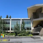 Dentro de Microsoft surgió un movimiento de empleados críticos llamado No Azure for Apartheid. Estos trabajadores han realizado protestas, ocupaciones en campus de Microsoft (como en Redmond), interrupciones de discursos de ejecutivos, vigilias, etcétera, exigiendo que la empresa corte sus vínculos tecnológicos que, según ellos, facilitan actividades militares o de vigilancia sobre población civil - Foto: Coolcaesar