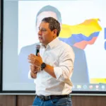 “Que se les clasifique jurídicamente como GAO no significa que deban recibir concesiones. El Clan del Golfo es un grupo criminal y narcotraficante que sigue cometiendo extorsiones, ataques y asesinatos. Mientras persistan en el delito, no habrá mesas de diálogo”, afirmó Lizcano - Foto: Prensa Mauricio Lizcano