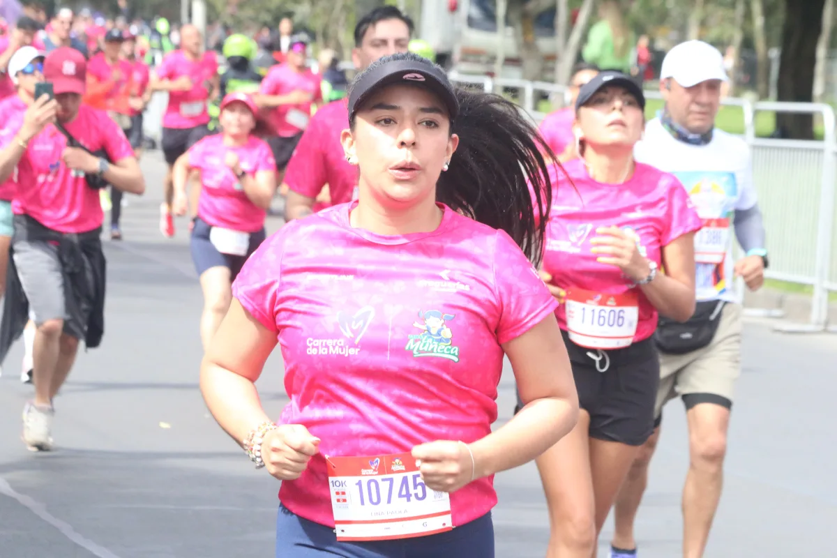 Desde las primeras horas de la mañana dominical miles de mujeres cumplieron con la cita más masiva del género femenino en nuestro país. A las 7 y 30 de la mañana el turno fue para las “VALIENTES 21k” que desafiaron sus límites y conquistaron el asfalto con determinación - Foto: Ronald Cano