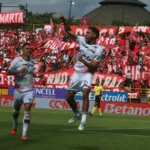 La escuadra bogotana mantuvo su invicto tras este resultado, alcanzando 21 puntos, lo que lo aproxima a pelear la punta del campeonato, aunque por el momento ocupa el segundo puesto con los mismos puntos que el líder Junior - Foto: Ronald Cano