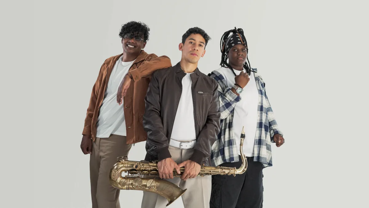 "Por Siempre" fusiona la calidez del afro-pop con la elegancia del jazz, reflejada especialmente en la participación del saxofonista Humberto Arias, reconocido por su sensibilidad melódica y trayectoria dentro del jazz colombiano - Foto: Cfelo & Naeha