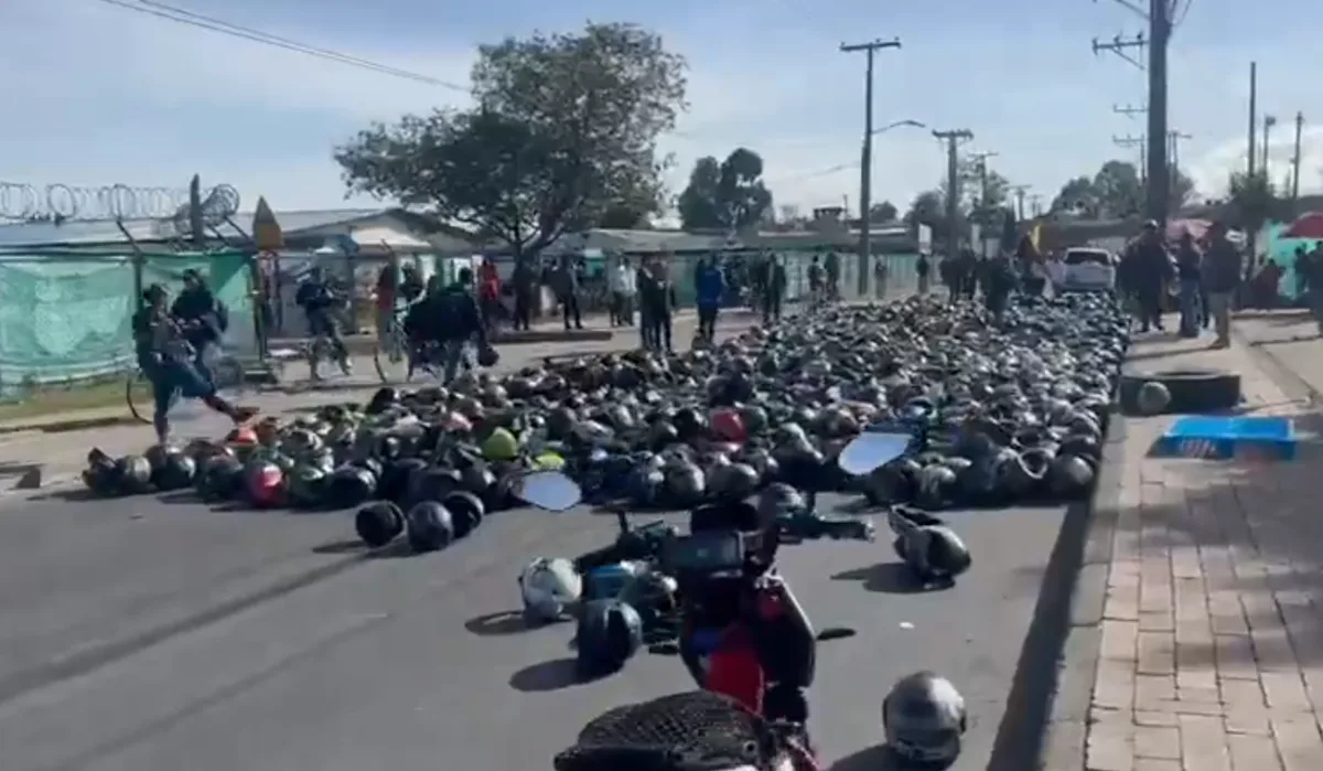 En algunos sectores, los motociclistas utilizaron cascos para realizar los bloqueos - Foto: Captura Vídeo