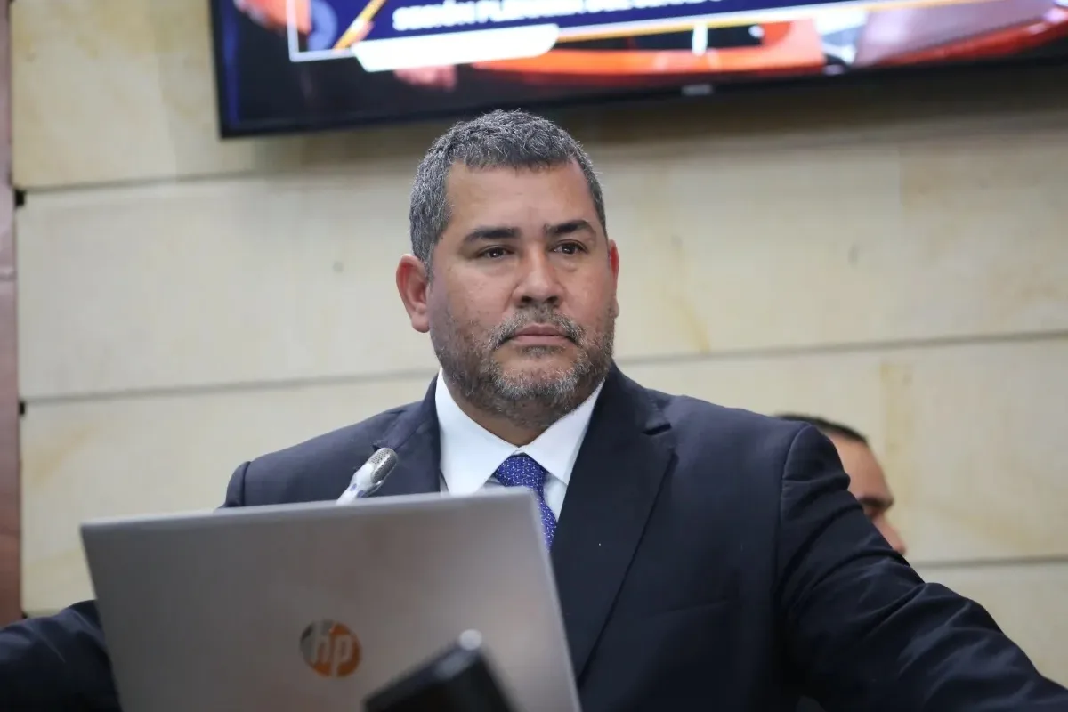 Senador Alejandro Carlos Chacón denuncia amenazas de muerte tras señalar injerencia del “Cartel de los Soles” - Foto: Senado