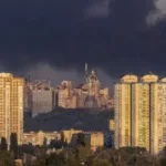 Ataque ruso con drones y misiles deja al menos seis muertos en Ucrania y provoca incendio en sede del Gobierno en Kiev - Foto: Redes sociales