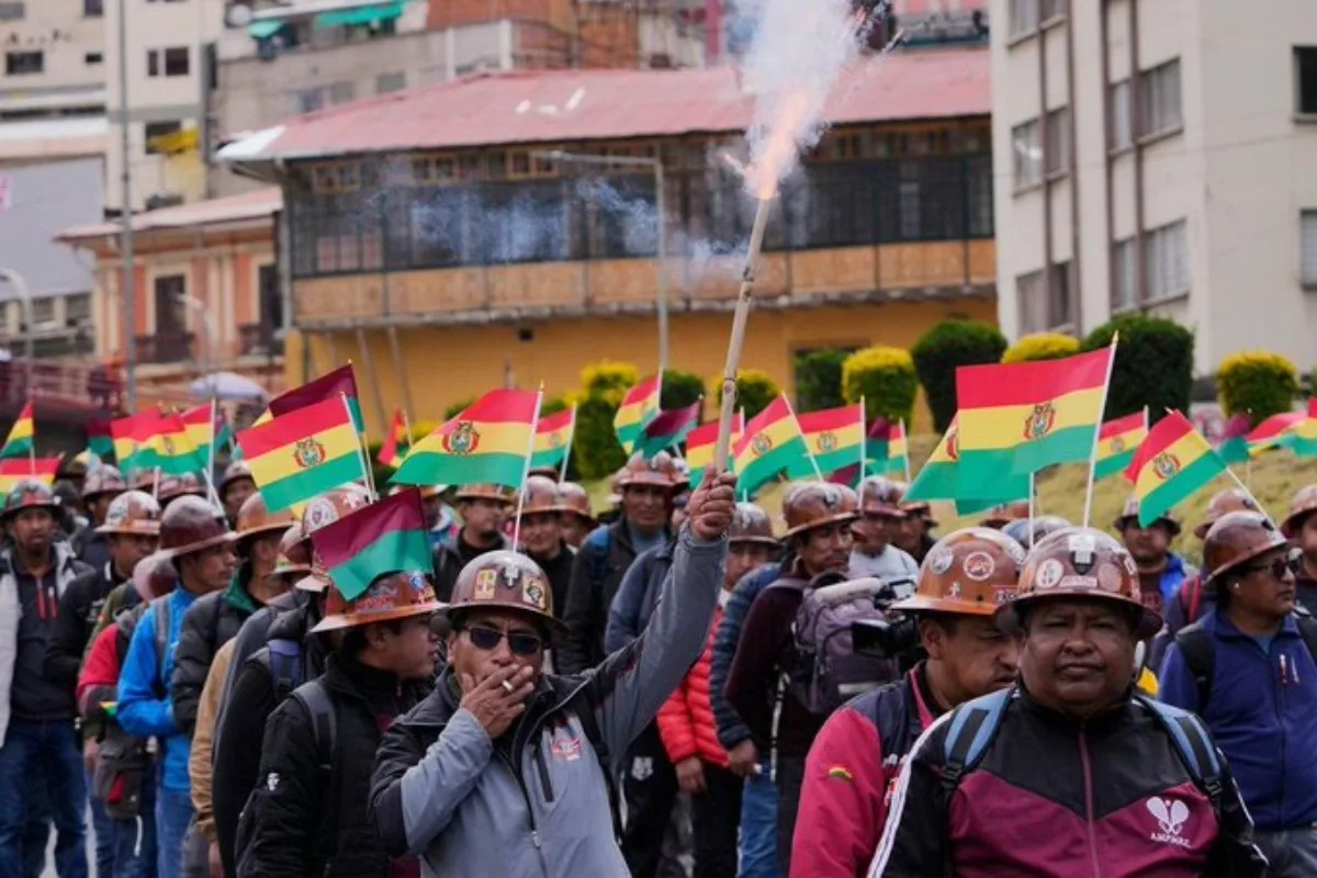 Mineros estatales marchan en La Paz contra ocupación ilegal de yacimientos y piden intervención del gobierno - Foto: Redes sociales