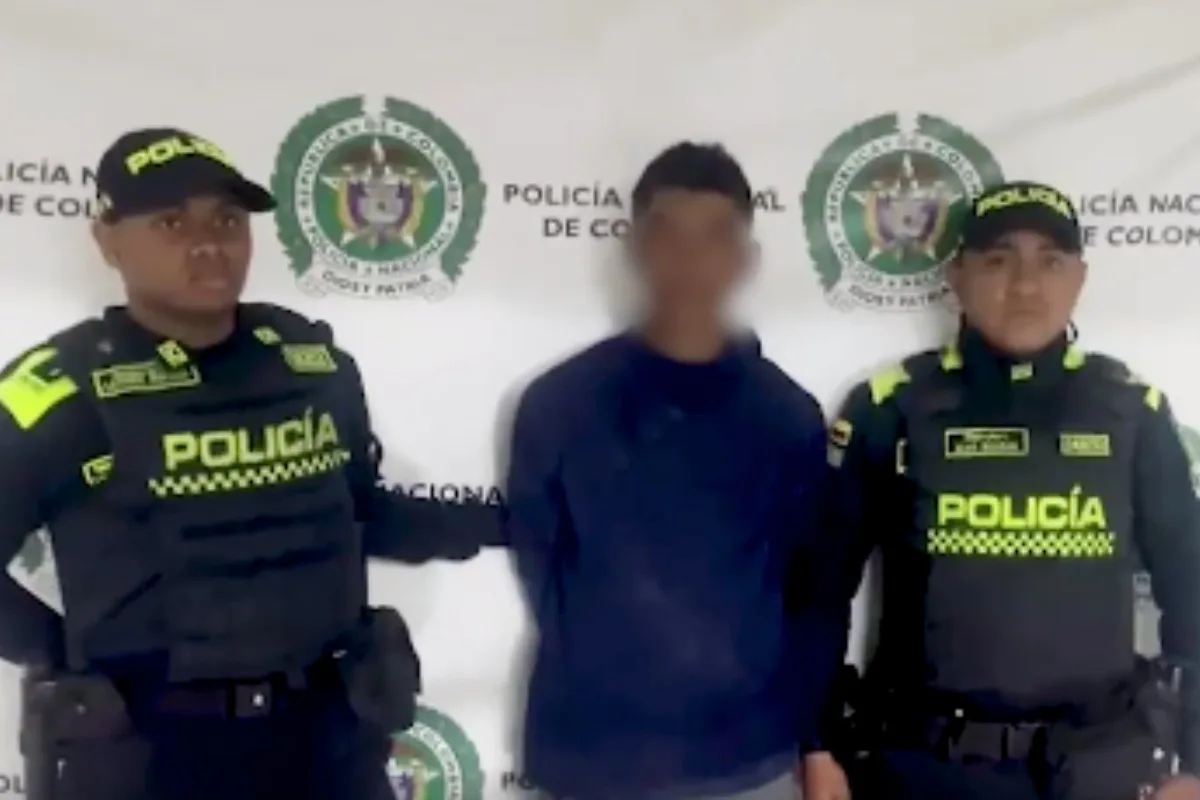 Cámaras del C4 permiten capturar en flagrancia a hombre que intentó sabotear sistema de videovigilancia en Bogotá - Foto: Captura de video