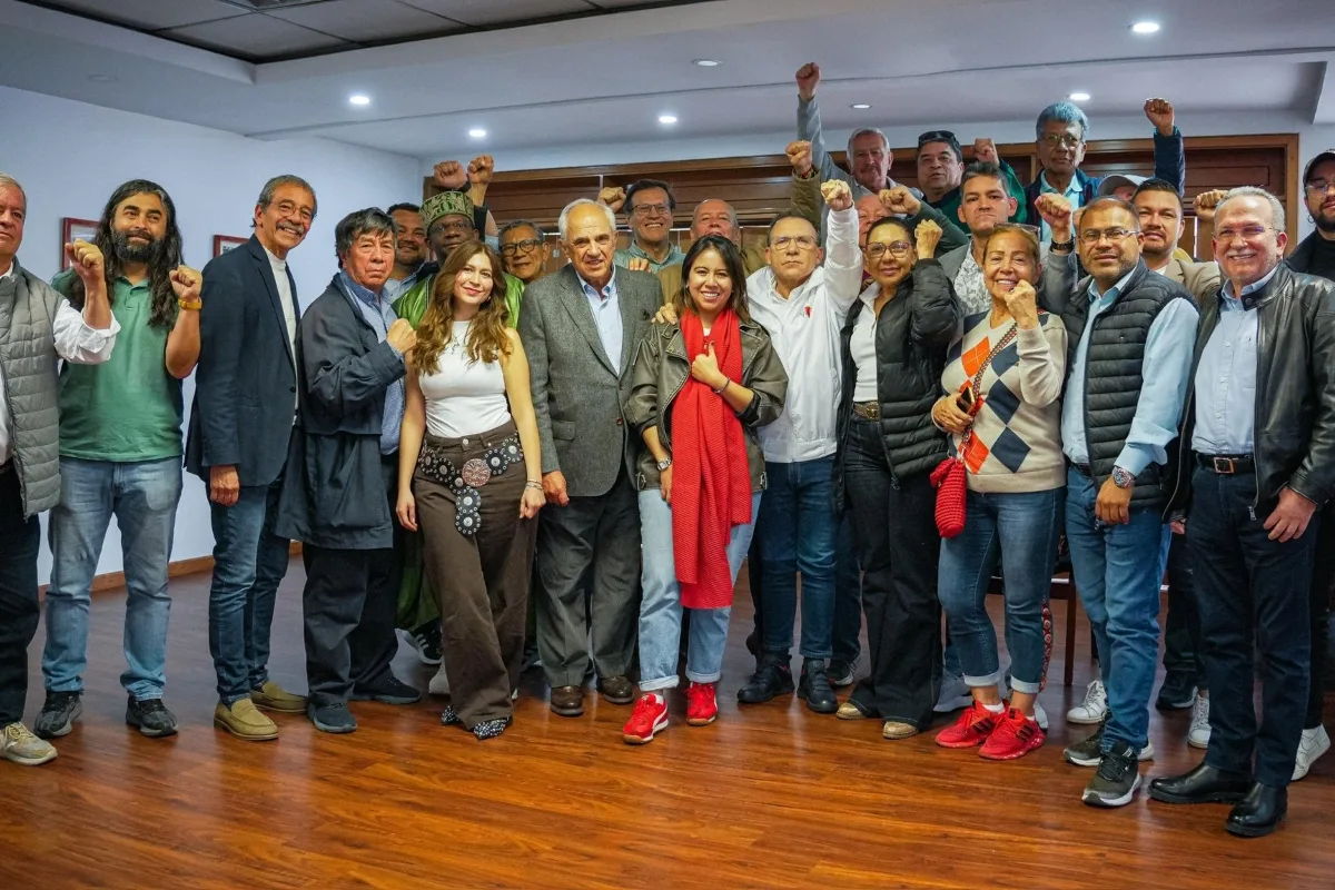 Partidos en Colombia aceleran coaliciones de cara a elecciones legislativas y consultas presidenciales de 2025 - Foto: @RoyBarreras