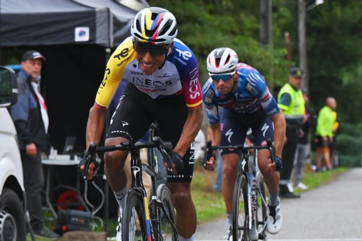 Egan Bernal vuelve a lo más alto: triunfo histórico en la etapa 16 de la Vuelta a España tras recorte por protestas - Foto: @INEOSGrenadiers
