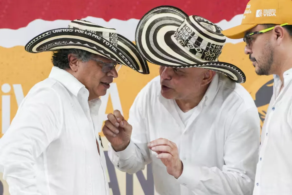 Gobierno Petro reactiva designación de 16 exjefes paramilitares como gestores de paz - Foto: Presidencia de la República
