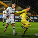 Con esa victoria, Fortaleza alcanzó 24 puntos, los mismos que Bucaramanga, aunque mantiene el liderato por diferencia de gol - Foto: X/@ABucaramanga