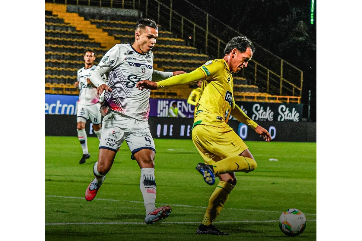 Con esa victoria, Fortaleza alcanzó 24 puntos, los mismos que Bucaramanga, aunque mantiene el liderato por diferencia de gol - Foto: X/@ABucaramanga