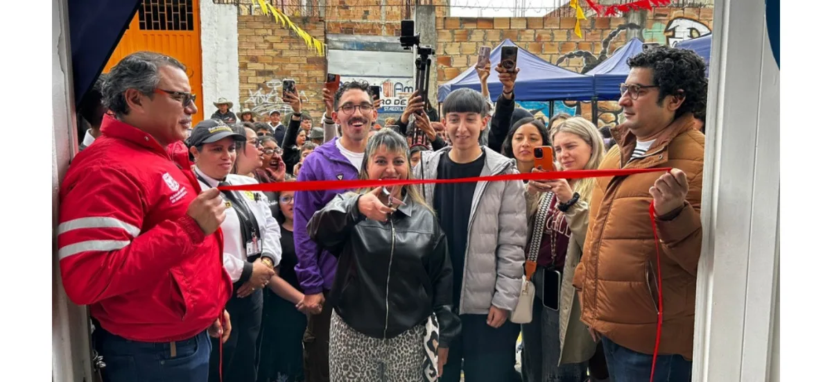 La reapertura se desarrolló con el acompañamiento de la Plataforma Local de Juventud y el Consejo Local de Juventud, quienes aportaron sus voces e ideas para consolidar el nuevo espacio - Foto: Alcaldía de Bogotá
