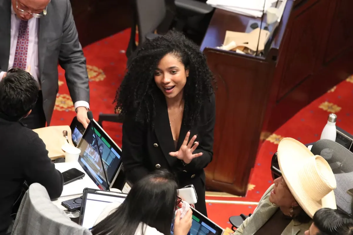 Fundación San José destituye a su secretario general en medio de polémica por título de Juliana Guerrero - Foto: Redes sociales