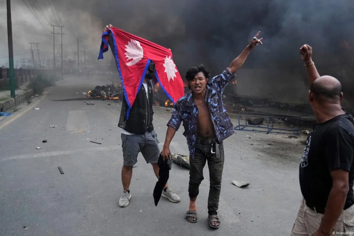 Crisis política en Nepal: renuncia del primer ministro Oli tras protestas juveniles que dejaron 19 muertos - Foto: Redes sociales