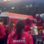Alcaldía de La Candelaria adelanta operativo de control a vendedores ambulantes en el centro de Bogotá - Foto: Captura de video