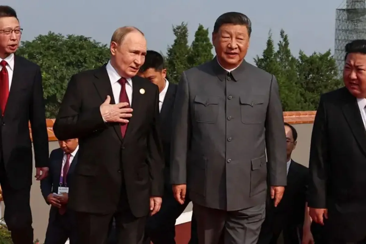 Xi Jinping y Vladimir Putin sorprenden con un diálogo sobre inmortalidad durante el desfile militar en Pekín - Foto: Redes sociales