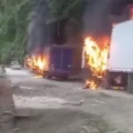 Incendian tres camiones en la vía Pereira–Tadó; autoridades investigan posible acción de grupos armados - Foto: Captura de video