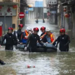 Supertifón Ragasa golpea Hong Kong con lluvias torrenciales y marejada ciclónica mientras avanza hacia China continental - Foto: Redes sociales