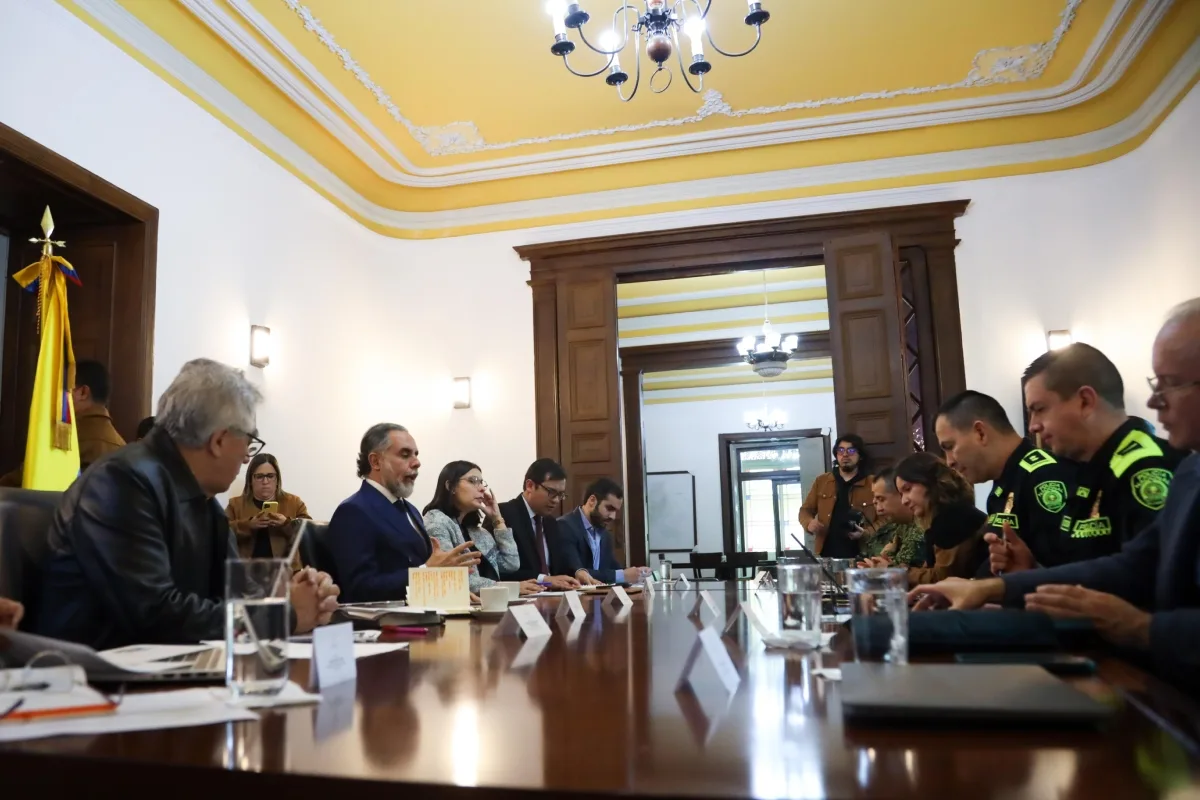 Gobierno advierte déficit de vehículos blindados para precandidatos presidenciales y plantea cooperación internacional - Foto: Ministerio del Interior