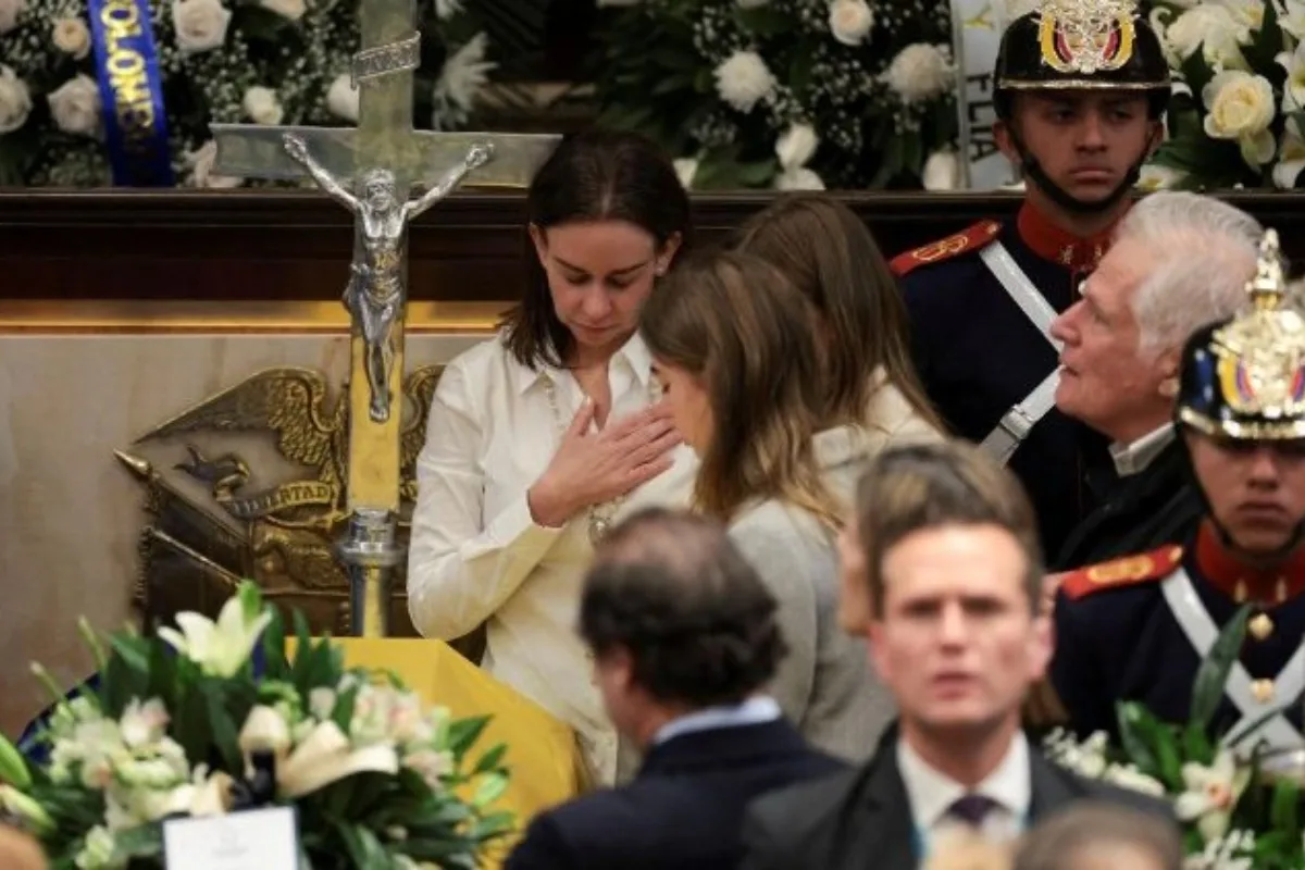 Viuda de Miguel Uribe Turbay denuncia amenaza verbal de la senadora María Fernanda Cabal durante el velorio en el Congreso - Foto: Doomo Editorial
